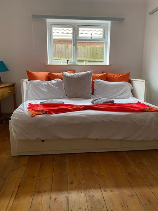 Sadlesea Villa West Wittering Bagian luar foto